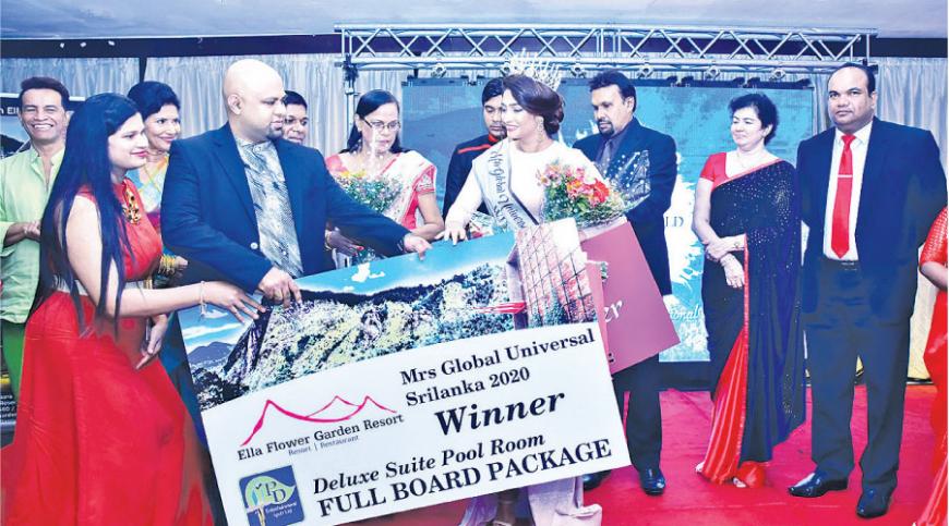  From Left to Right Winner of Young Beauty of Sri Lanka 2019 - Shahashra Rashmi, Winner of Mrs Global Universal Sri Lanka 2020 - Tania Meliza, Winner of Mrs Ocean World Sri Lanka 2019 - Yashmi Walakadawatta with  Dr. Prasad Deshapriya at the event. Pictures by Reshan Perera   