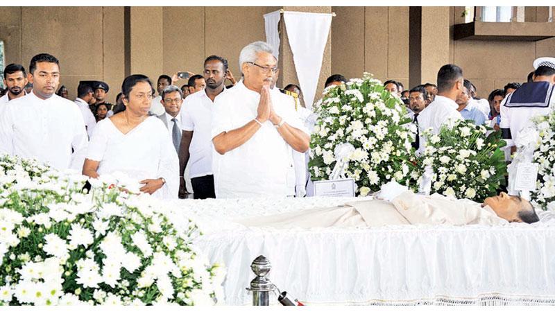 President Gotabaya Rajapaksa and First Lady Ioma Rajapaksa paid their last respects to former Prime Minister D.M.Jayaratne when his remains were brought to the parliamentary complex on Friday.