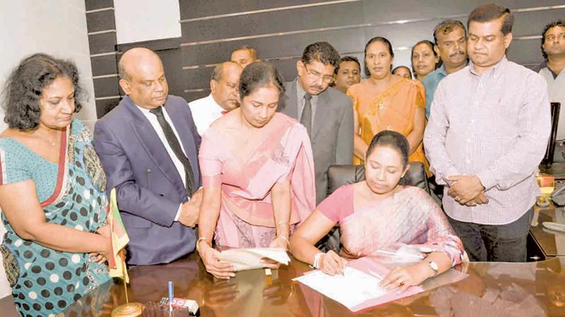 Pavithra Vanniarachchi assumes duties as Women’s and Children’s Affairs, Social Security, Health and Indigenous Medicine Minister 