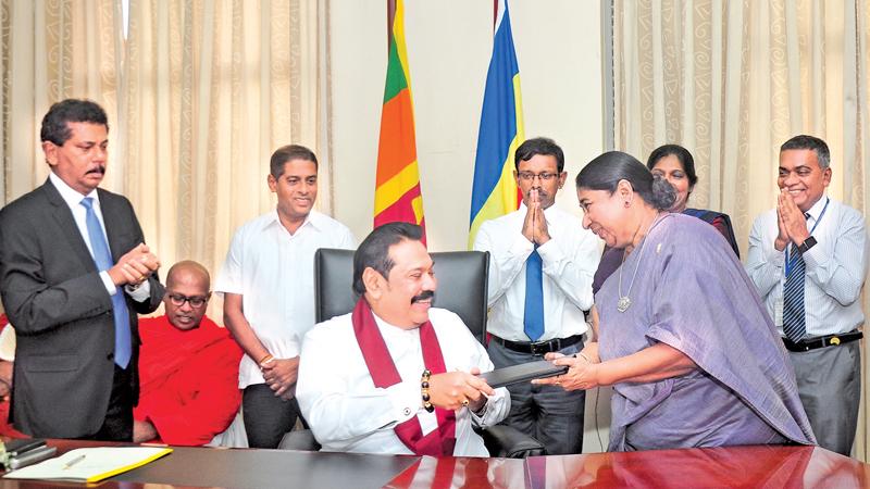 Prime Minister Mahinda Rajapaksa assumed duties as the Minister of Urban Development, Water Supply and Housing Facilities at Suhurupaya, Battaramulla on Friday (November 29). Pic: Thushara Fernando