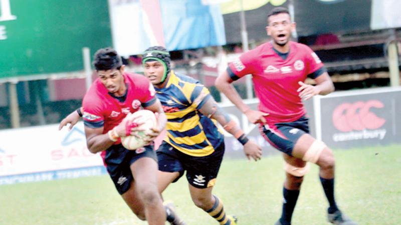 CR player Janindu Dilshan races for the try line beating the Army defence in their inter club League rugby match at Longden Place yesterday (Pic by Shan Rambukwella) 