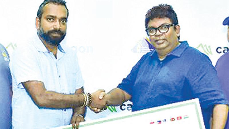 The sponsorship cheque presented to Hiran De Mel, head of Technical and Operations for Ceylon Indoor Cricket Association by Samila Fernando, CEO (Lendtech Lanka) Pic by Ruziak Farook