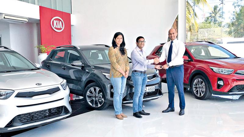 Kia Motors (Lanka) Executive Director /Chief Operating Officer  Andrew Perera (extreme right) presents the keys to the first customer for the Kia Stonic at the company’s Malabe complex.  