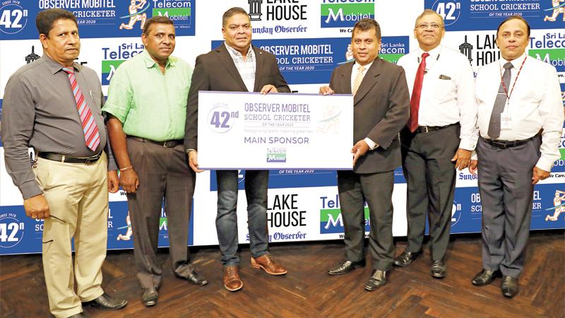 Director Legal ANCL Rakitha Abeygunewardena (fourth from left) receiving the sponsorship for the 42nd Observer Mobitel School Cricketer from Chief Executive Officer Sri Lanka Telecom Mobitel Nalin Perera. Also in the picture is Editor in Chief of the Sunday Observer Dinesh Weerawansa (second from left), General Manager ANCL Abaya Amaradasa (second from right), Chanaka Liyanage (left-Manager Publicity) and Waruna Mallawaarachchi (right-DGM Advertising)    
