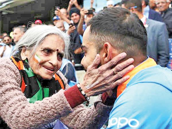 Charulata Patel meets Virat Kohli in this file photo