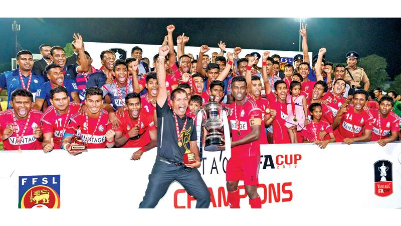 The triumphant Police team comprising Chamika Kumara, Sujith Sanjeewa, Dumith Shashika, Nuwantha Charaka, Sampath Pathirana, Nilantha Pathirana, Hettiarachchie, S. Kumara, A. Nicholas, S. Jayasinghe, K. Kandepola, MM Hettimudalige, RM Chathuranga, Ashan Siriwardena, Danusha Perera, Mahendran Dinesh, Chathura Gunaratne, MJR Mohamed, SM Sufaik, S Dayabaran, S. Sakeef KBA Abrew, WLSD Fernando, KBMB Sandaruwan, MMM Imran, AKNK Kumara, MIM Ijaz, DLK Lankeshwara, APMP Rajakaruna