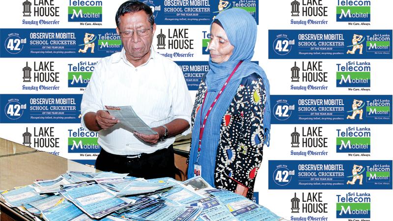 Senior Associate Editor Sunday Observer Dudley Jansz and acting Chief Sub Editor Rumaiza Nazeer, picking the Observer Mobitel School Cricketer Readers Coupon No. 5 at ANCL premises. Picture by Saliya Rupasinghe