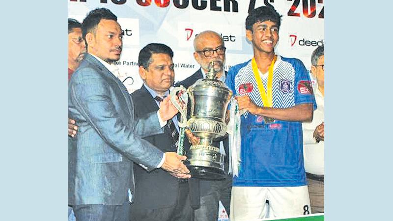 Captain of the St. Joseph’s College Kavinda Rupasinghe receiving trophy from chief guest  Rameez Sheriif