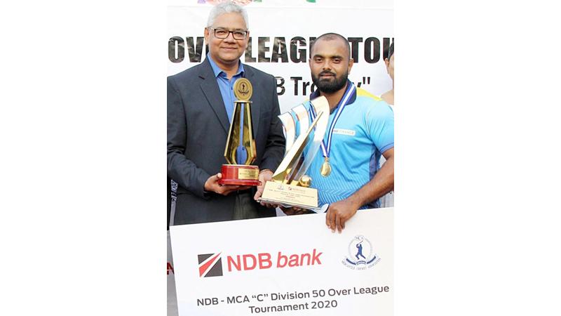 Winning captain from HNB Finance, Heshitha Gamage (right) receiving the NDB Challenge Trophy from the Senior Vice President, Personal Banking Branch Network Management, NDB Bank, Sanjaya Perera