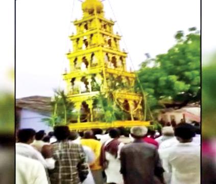 People participating in the chariot-pulling festival