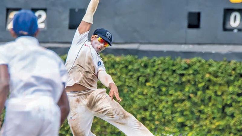 Johanne de Zilva makes a spectacular catch during the season in this file photo (Pix by The Papare and batsman.com)