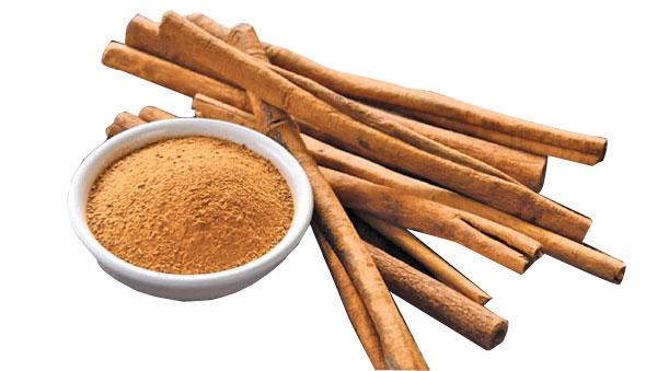 Cinnamon sticks and powder