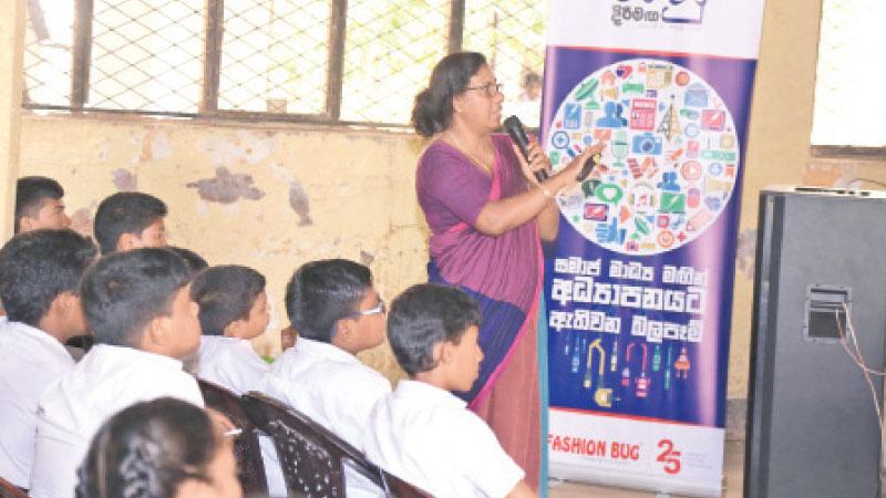 Deputy Director of the Telecom Regulatory Commission Mrs. Menaka Pathirana conducts the session in Sinhala for students of Central College, Kotahena.     