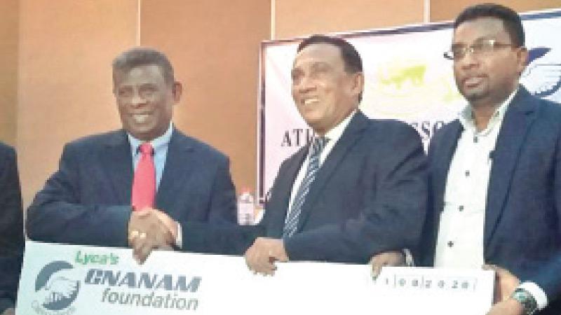 President of AASL Major General Palitha Fernando (centre) receiving the sponsorship from Chief Executive of Lyca’s Gnanam Foundation Sudeva Hettiarachchi and Group Director GV Jayaseelan.