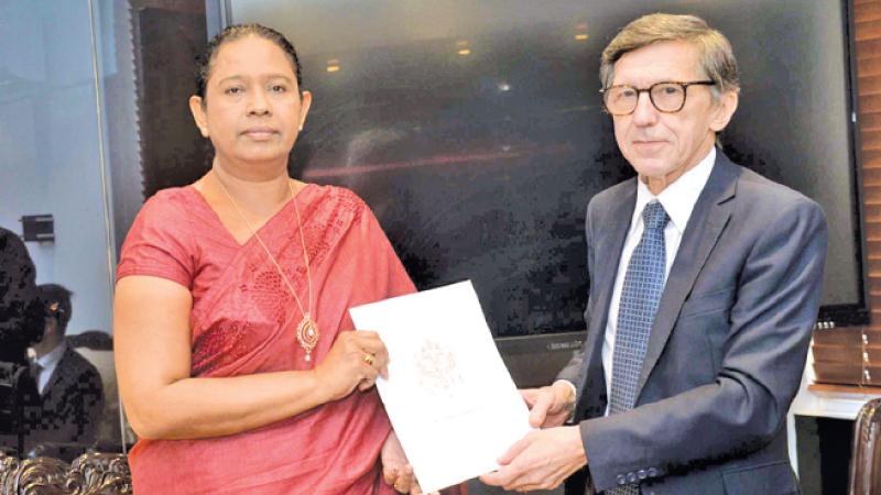 Health Minister Pavithra Wanniarachchi with the Russian Ambassador Yury B. Materiy.  