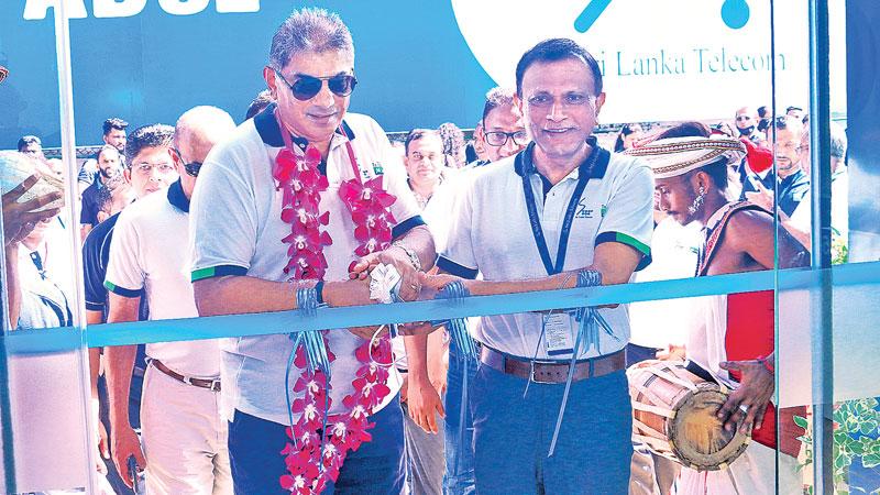 From left : Rohan Fernando, Chairman, SLT Group and Lalith Seneviratne –Director and Group Chief Executive Officer at the opening.