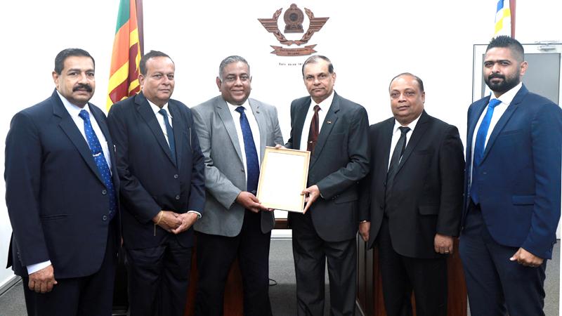 Director General of Civil Aviation, Capt. Themiya Abeywickrama presents the Aviation Security Service Provider Licence to Chairman, AASL, Maj. General (Rtd.) G. A. Chandrasiri at CAASL headquarters, Katunayake. Vice Chairman, CAASL, Amitha Wijayasuriya, Actg. Additional Director General CAASL, P. A. Jayakantha, Vice Chairman, AASL, Rajeewasiri Sooriyaarachchi, senior officials of CAASL, AASL and Aviation Security stakeholders including State Security agencies and industry were also present.    