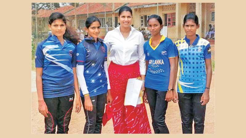 Sri Lanka women’s cricket convener Apsari Tillekaratne poses with Jaffna school cricketers during her visit to the northern province  