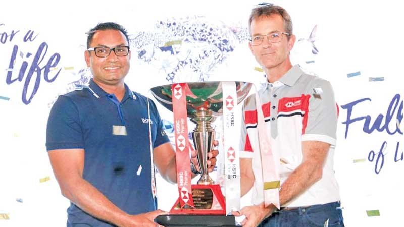 HSBC Sri Lanka and Maldives CEO Mark Prothero presenting the HSBC Premier challenge trophy to overall winner (A&B) Chanaka Perera    