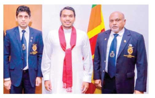 NSSF president Shirantha Peries (right) and secretary Pradeep Edirisinghe (left) with Minister of Sports Namal Rajapaksa    
