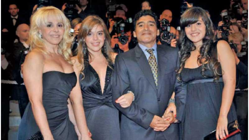 Ex wife Claudia Villafane, daughter Dalma, Diego Maradona and daughter Gianinna