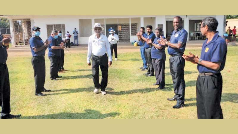 Chandranath Weerakkody of the Kalutara District Umpires Association who served for 30 years retired from umpiring. Here the Kalutara District Cricket Association organized a match to give him a grand farewell at the Kalutara Public Cricket Ground recently. Prior to the commencement of the match a guard of honour was held with the participation of the two teams and the Kalutara district umpires and other well wishers.