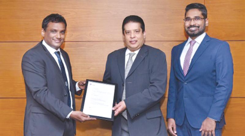 From left: Senior Vice President Human Resources, DFCC Bank, Sonali Jayasinghe, Director and CEO, DFCC Bank, Lakshman Silva and Vice President Marketing and Sustainability DFCC Bank Nilmini Gunaratne, with the memento.