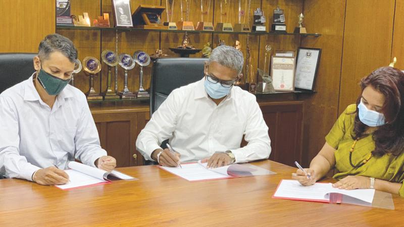 The agreement was signed by Co-Founder, Zerotrash, Heminda Jayaweera, President, Consumer Foods, JKH, Daminda Gamlath and Executive Vice President, Head of Corporate Finance, Group Tax and Social Entrepreneurship Projects, JKH, Nisreen Rehmanjee.