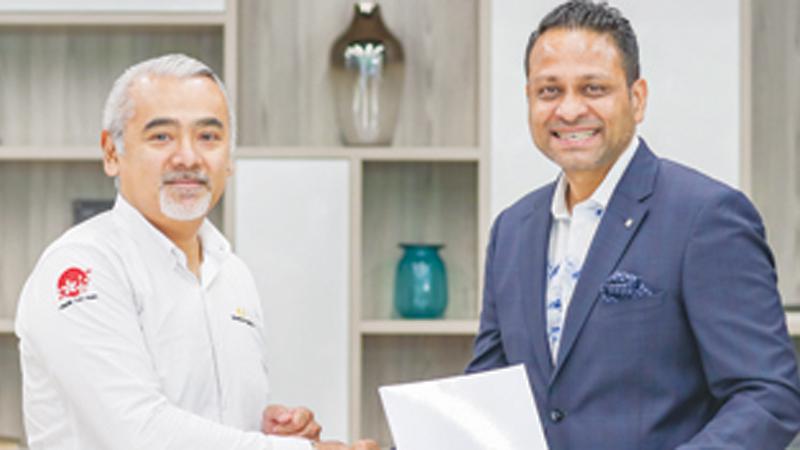 Brand Ambassador, SEA Kitchens, Dharshan Munidasa  with Managing Director, JAT Holdings, Aelian Gunawardene (on right).
