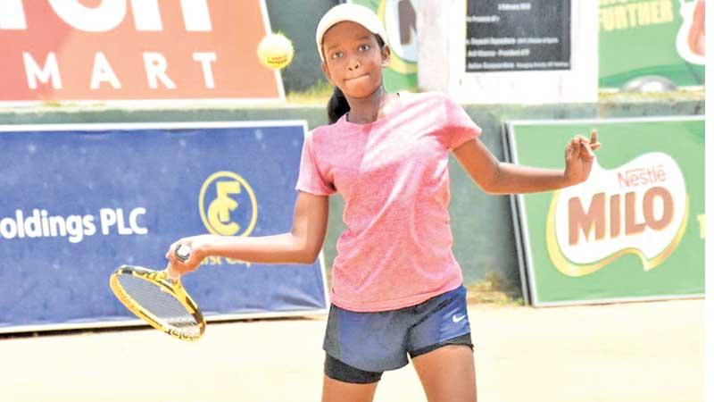 Gehansa Methnadi plays a forehand