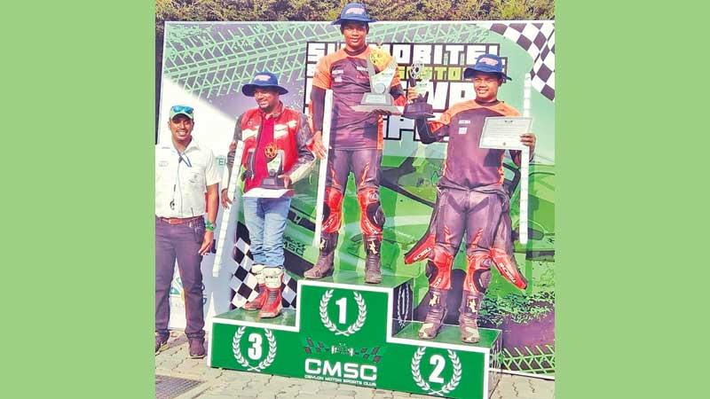 The fastest rider at the Mahagastota Hill Climb last Sunday Jaden Gunewardena and his brother Aaron (right) first runner-up and second runner-up W.M. Sudara (left)