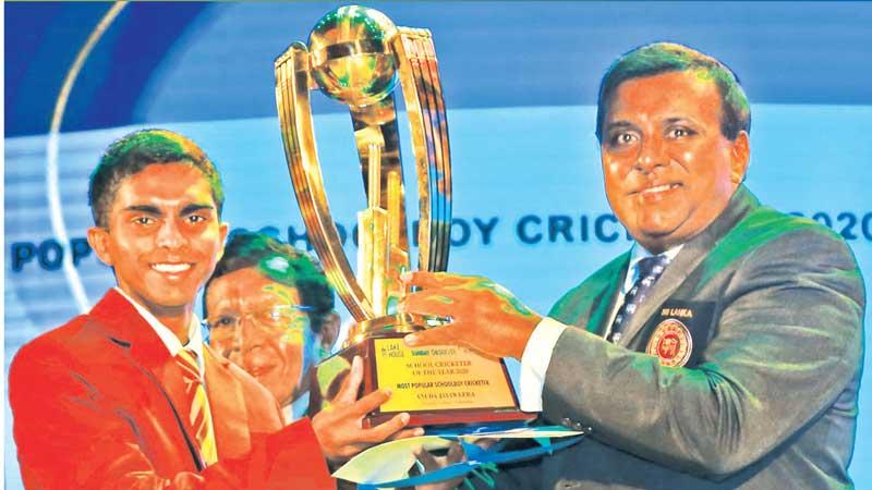 Observer SLT Mobitel Most Popular Schoolboy Cricketer of the Year 2020 - Anuda Jayaweera of Ananda College, Colombo receives his trophy presented by the Sunday Observer Editor-in-Chief Dinesh Weerawansa