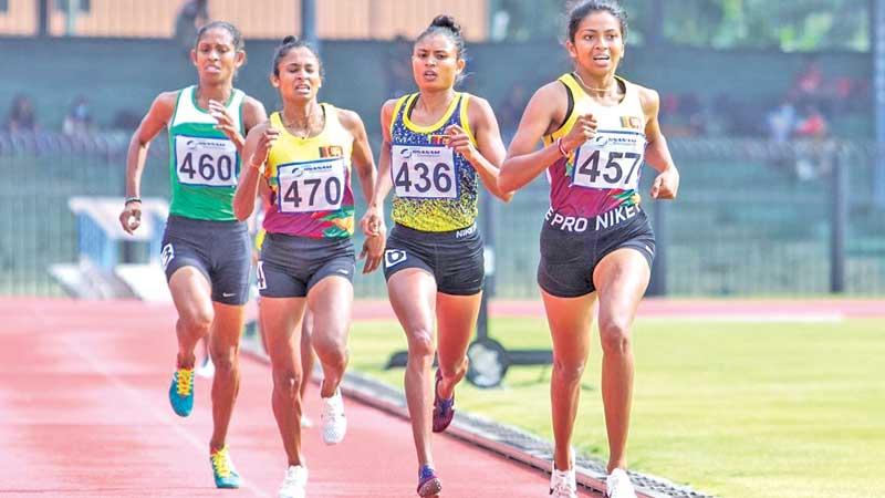 Women’s 800m runners Dilshi Kumarasinghe, Gayanthika Abeyrathne and Nimali Liyanarachchi in action