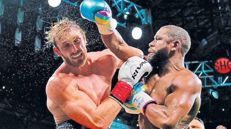 Floyd Mayweather (right) fights Logan Paul