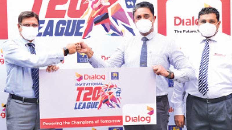 Dialog’s Harsha Samaranayake, who is the Brand and Media manager of Group Marketing (right) presents the sponsorship to Mohan de Silva the secretary of SLC in the presence of Dishan de Saa the Unit manager Sports Content of Dialog