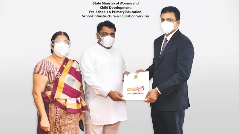 Group Chief Executive, Dialog Axiata PLC, Supun Weerasinghe (on right) exchanges the MoU with  State Minister Piyal Nishantha  and Ministry Secretary, Mrs. K.M.S.D. Jayasekara.