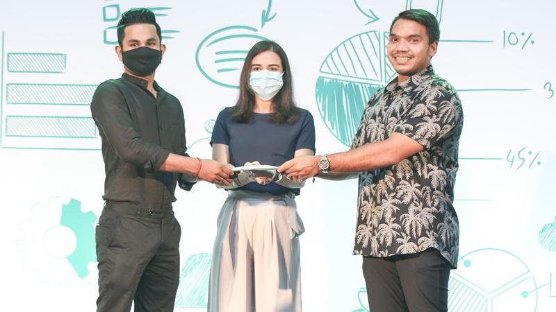Youth and Sports Minister Namal Rajapaksa presents the award to the winner of the Driver/Courier category, Nimesh Sandaruwan