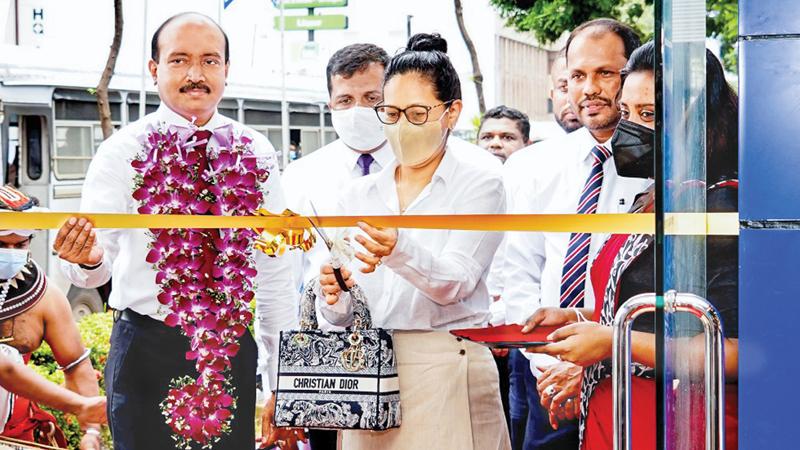 Dr. Nilmini Nanayakkara opens the revamped Browns Deals main showroom. Sanakan Thamotharanpillai, Group Chief Operating Officer cum Group Chief Financial Officer, Browns and Mangala Wijesinghe, Chief Operating Officer, Pharmaceutical, Consumer and Integrated Engineering Solutions Cluster, Browns look on.