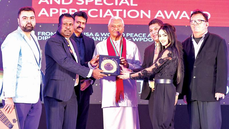 Minister Chamal Rajapaka presents an award.