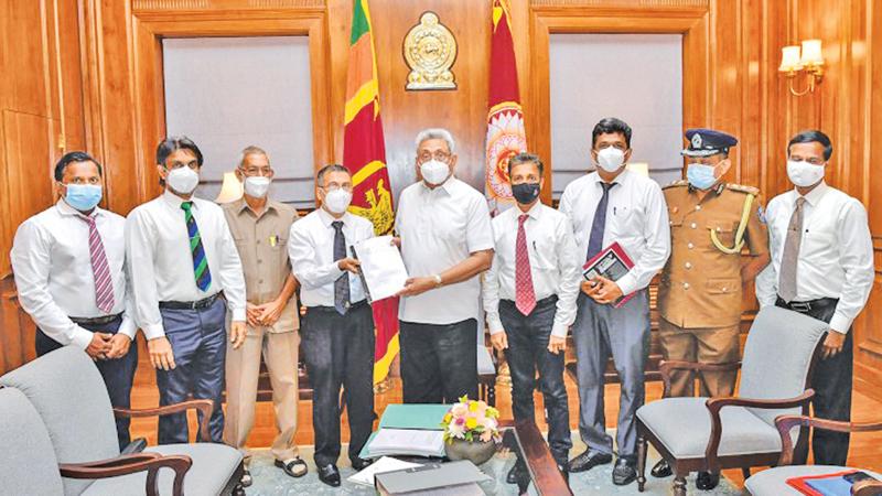 The eight-member Presidential Committee on LP gas-related accidents headed by Prof. Shantha Walpola handing over their report to President Gotabaya Rajapaksa at the Presidential Secretariat last week.