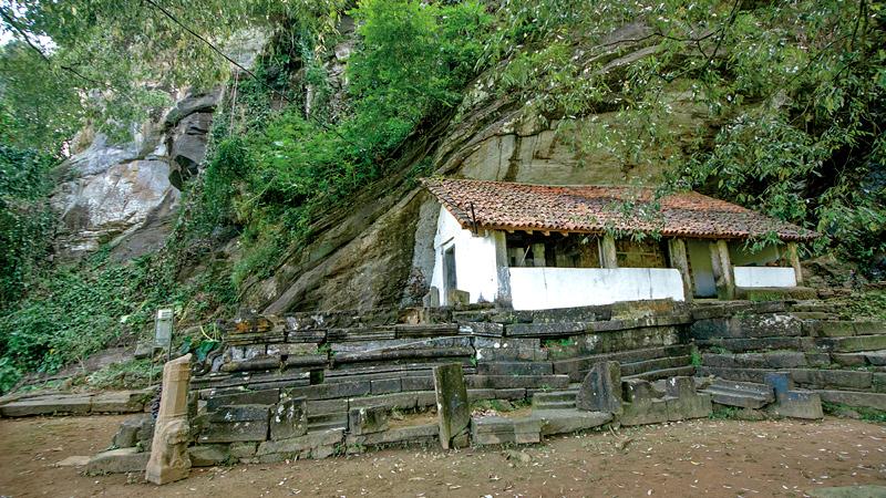 The Ganegoda Vihara at Alawatura, Bulathkohupitiya