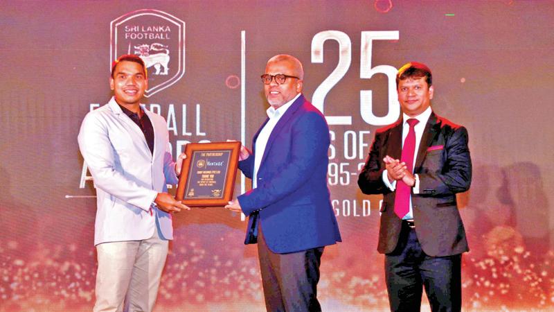 Minister Namal Rajapaksa makes the presentation to Managing Director Raseen Raheem