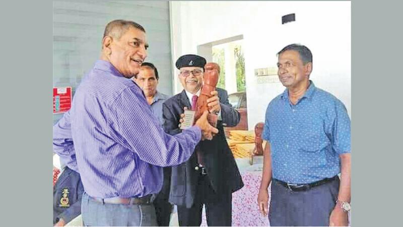 Gen. Jagath Jayasuriya (rtd) receiving a trophy from BASL president Dian Gomes while BRJA president Capt. RK Indrasena (rtd-right) and BRJA secretary Lt Col. Hemantha Weerasinghe (rtd) look on