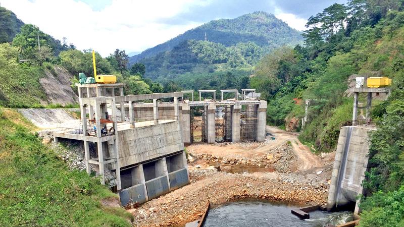 Ceylon Hydro Energies :: WATER WHEEL PRODUCE ELECTRICITY IN SRI LANKA