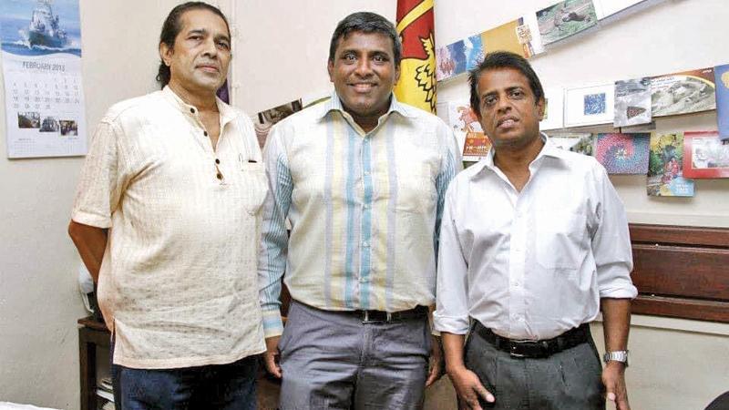 Flashback nine years ago: Editor-in-Chief of the Sunday Observer, Dinesh Weerawansa flanked by former Sunday Observer Chief Editors Lakshman Gunasekera and Rajpal Abeynayake when Sunday Observer celebrated is 85th anniversary in 2013.