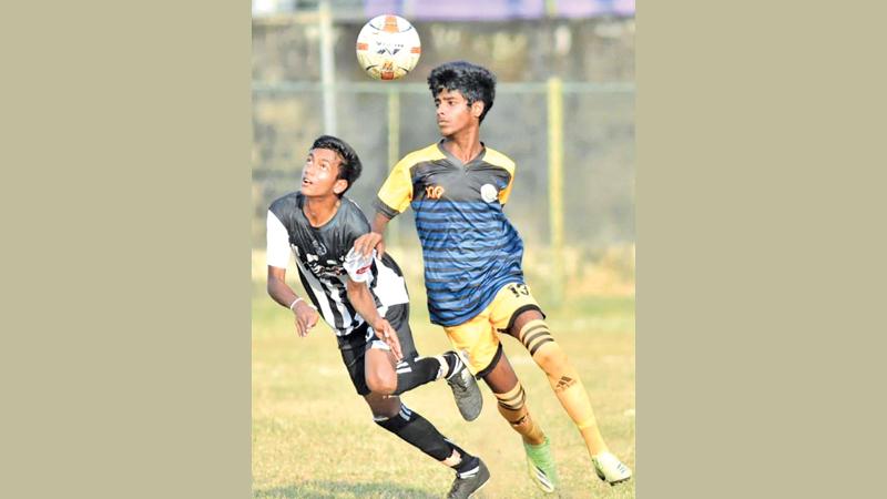 Nimesh Eranda (in black) of Cooray Park and Mohamed Murshid of Saunders compete for the ball