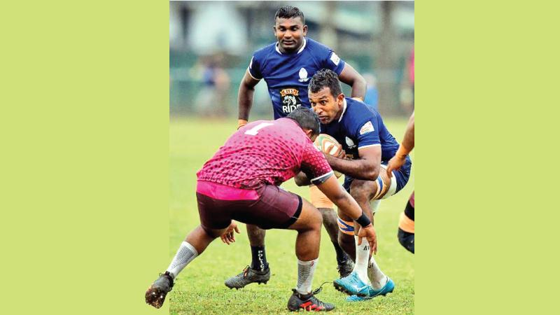 Police second row player Mohan Wimalaratne runs into Havelocks prop Faiz Abdulla during their SLR ‘A’ division inter-club rugby league match at Police Park yesterday