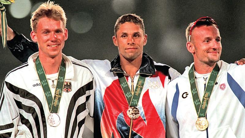 At the victory podium of the Decathlon in Atlanta