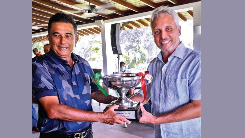 Anel de Silva (left) being presented with the President’s Cup from Ranil Peiris, president of the RCGC