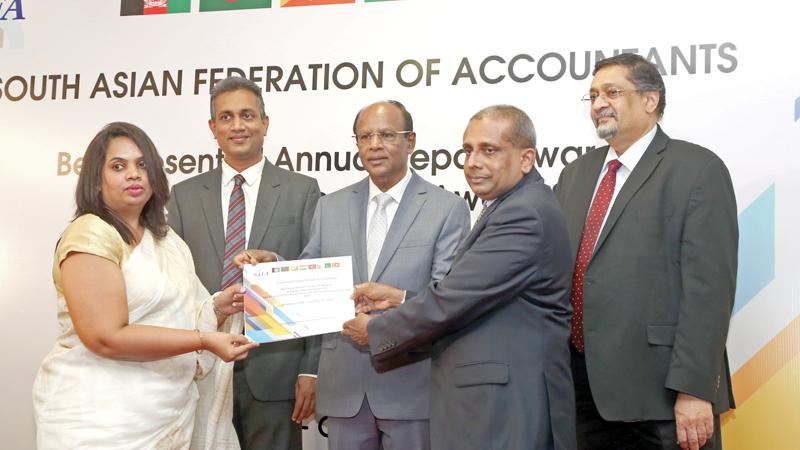 DGM, Financial Accounting and Taxation, U.H. Rodrigo and  Manager, Public Relations, Umesha Sandarenu  receive the award on behalf of Sri Lanka Telecom. 